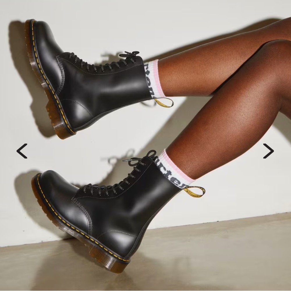 DR. MARTENS 1490 SMOOTH LEATHER MID CALF BOOTS | SIZE 7